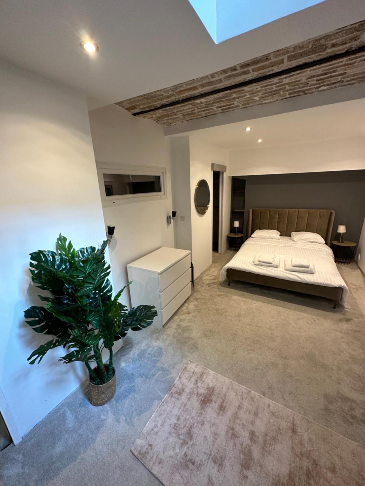 Apartment Canal Saint Martin